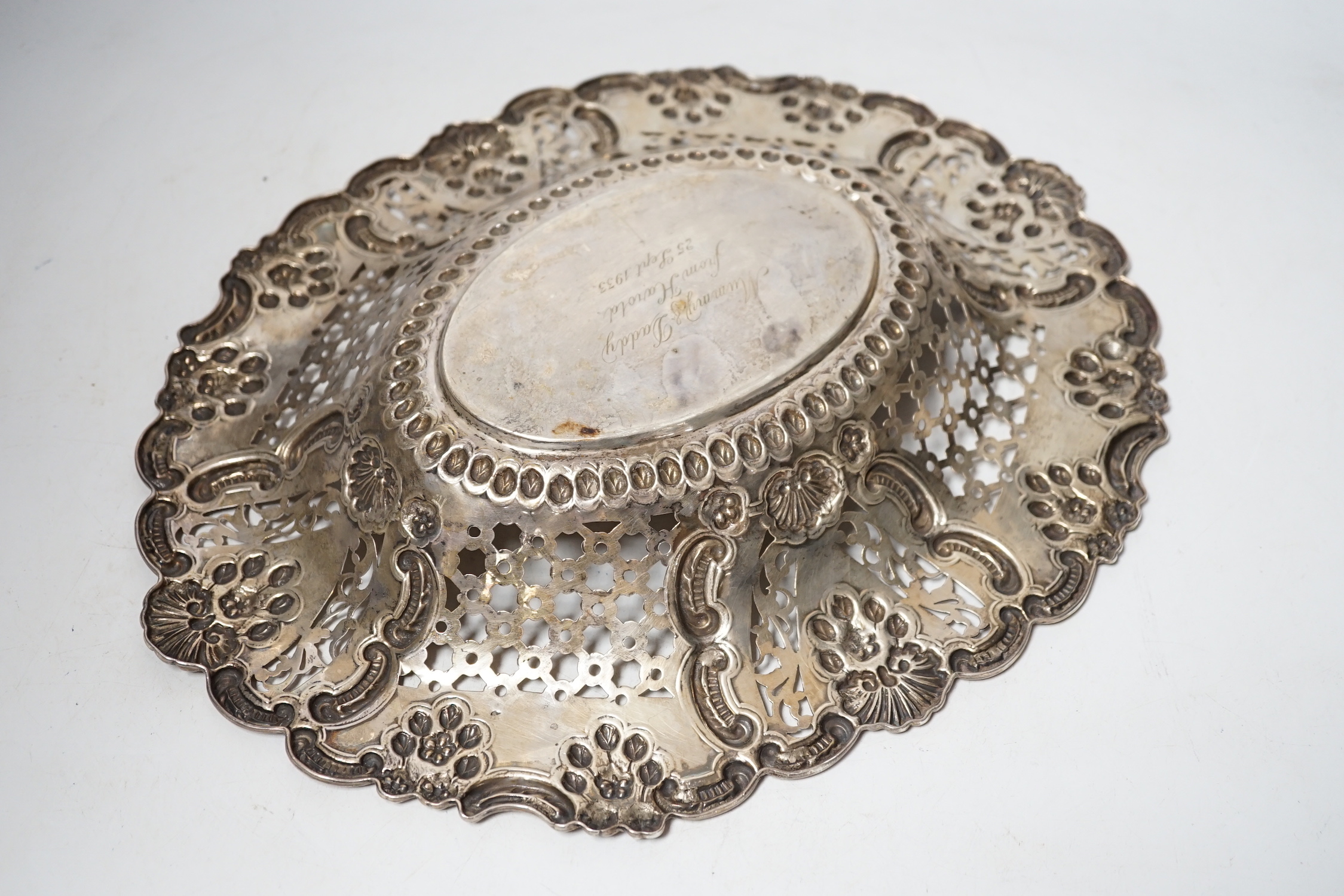 An Edwardian pierced silver oval dish, with shell and scroll border, by Nathan & Hayes, Chester, 1907, 33.2cm, 11.7oz.